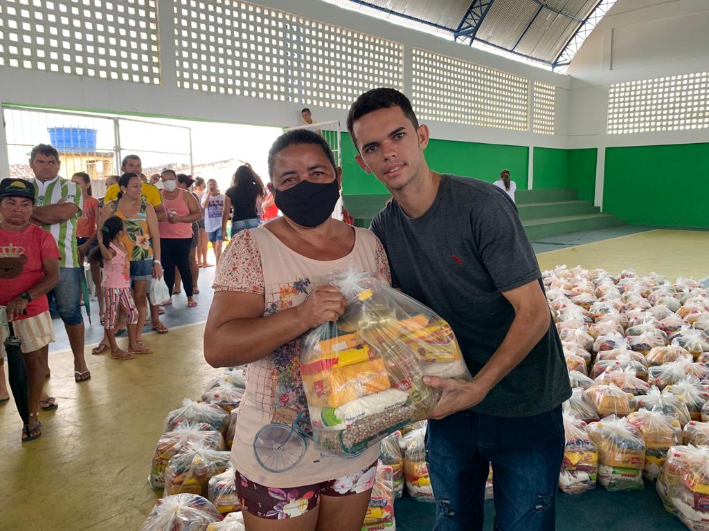 Governo de Pedro Régis beneficia 400 famílias com cestas básicas