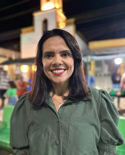VALORIZAÇÃO: prefeita Michele Ribeiro anuncia pagamento de 70% de abono salarial para servidores da Educação